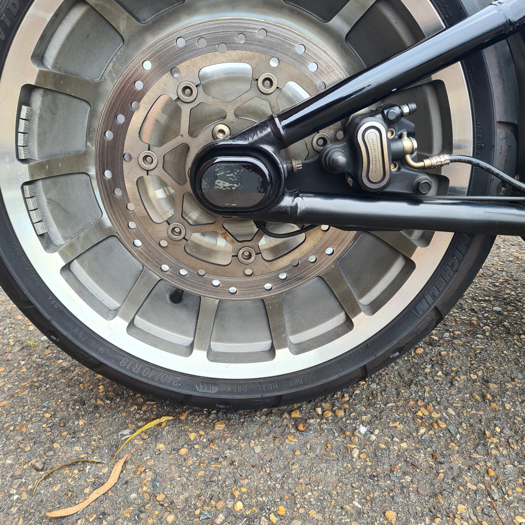 2018+ M8 Breakout and Fatboy rear axle covers